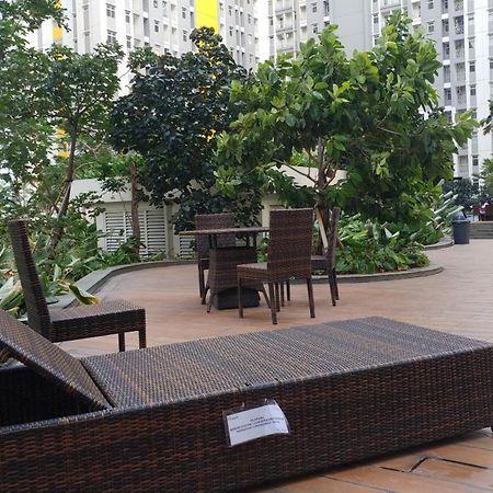 Modern And Comfortable Studio Apartment Springlake Summarecon Near Summarecon By Travelio Bekasi Exterior foto