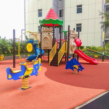 Modern And Comfortable Studio Apartment Springlake Summarecon Near Summarecon By Travelio Bekasi Exterior foto